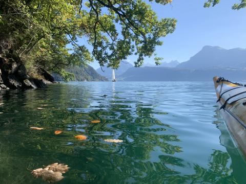 Paddeln im Herbst ist wunderschön