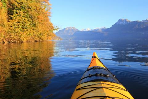 Seekajakfahren in herbstlicher Stimmung