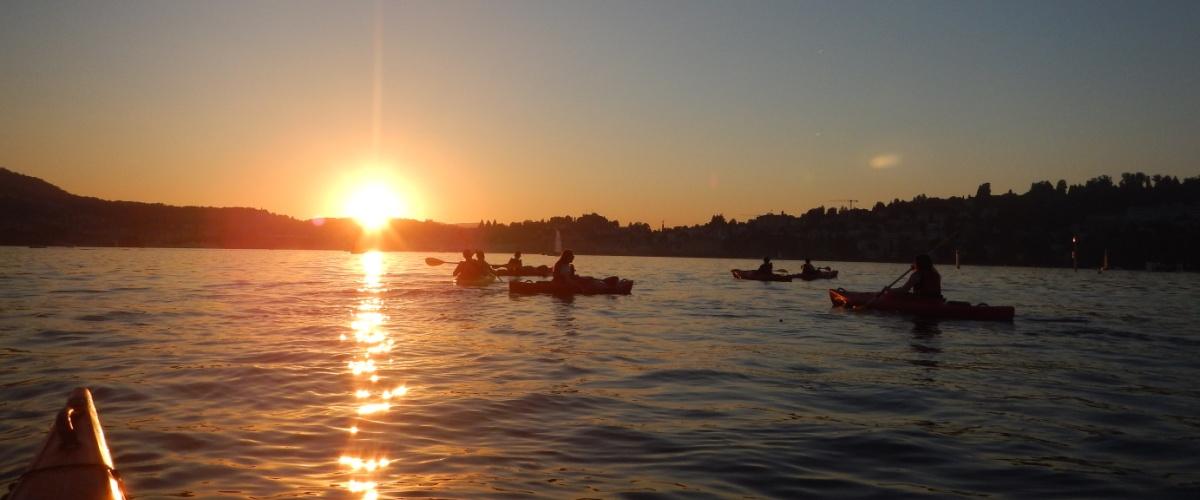 Sonnenuntergang über dem Vierwaldstättersee Sunset-Paddeln mit der Kanuwelt Buochs