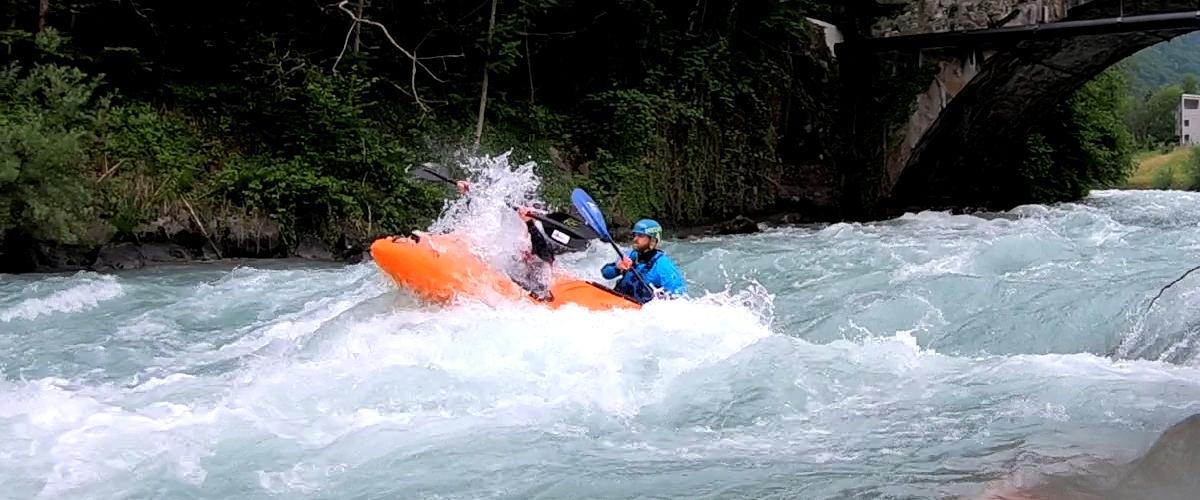 Im Tandem Kajak der Kanuwelt Buochs durch das wilde Wasser der Engeblerger Aa Im Tandem Kajak der Kanuwelt Buochs durch das wilde Wasser der Engeblerger Aa