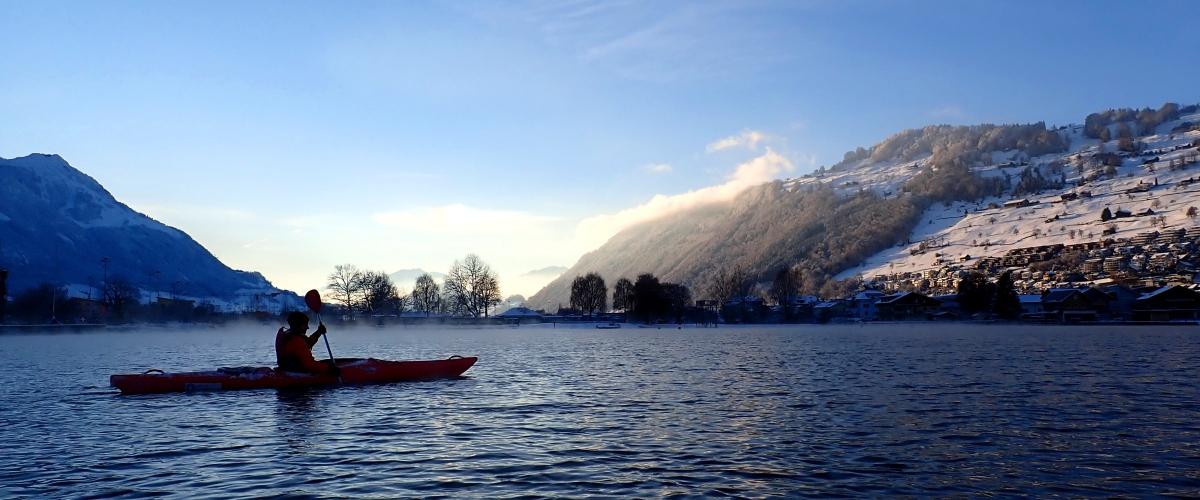 Paddeln im Winter zum Weihnachtsmarkt in Vitznau